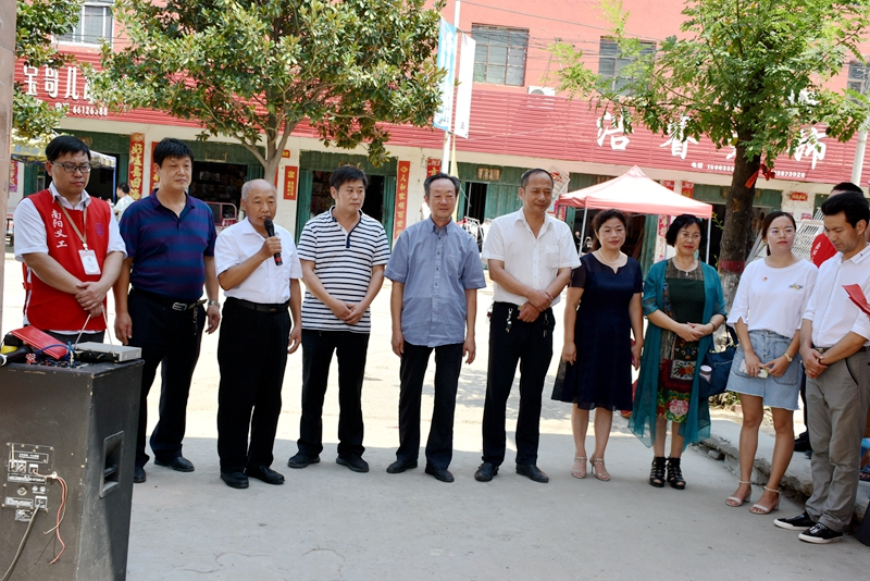 卧龙区首个乡镇级义工服务站在青华镇揭牌成立