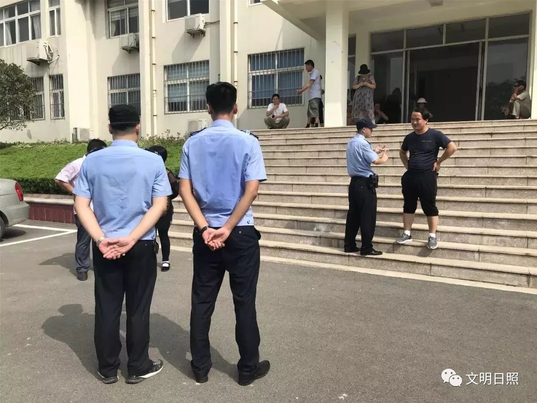 文明日照人物戰高溫鬥酷暑揚警威不懼苦原來你是這樣的東港公安