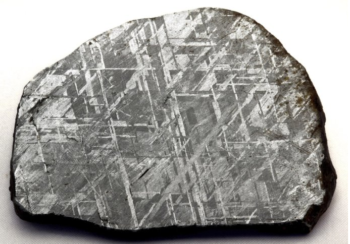 而这些矿物特别是铁纹石与镍纹石两种,在许多陨石当