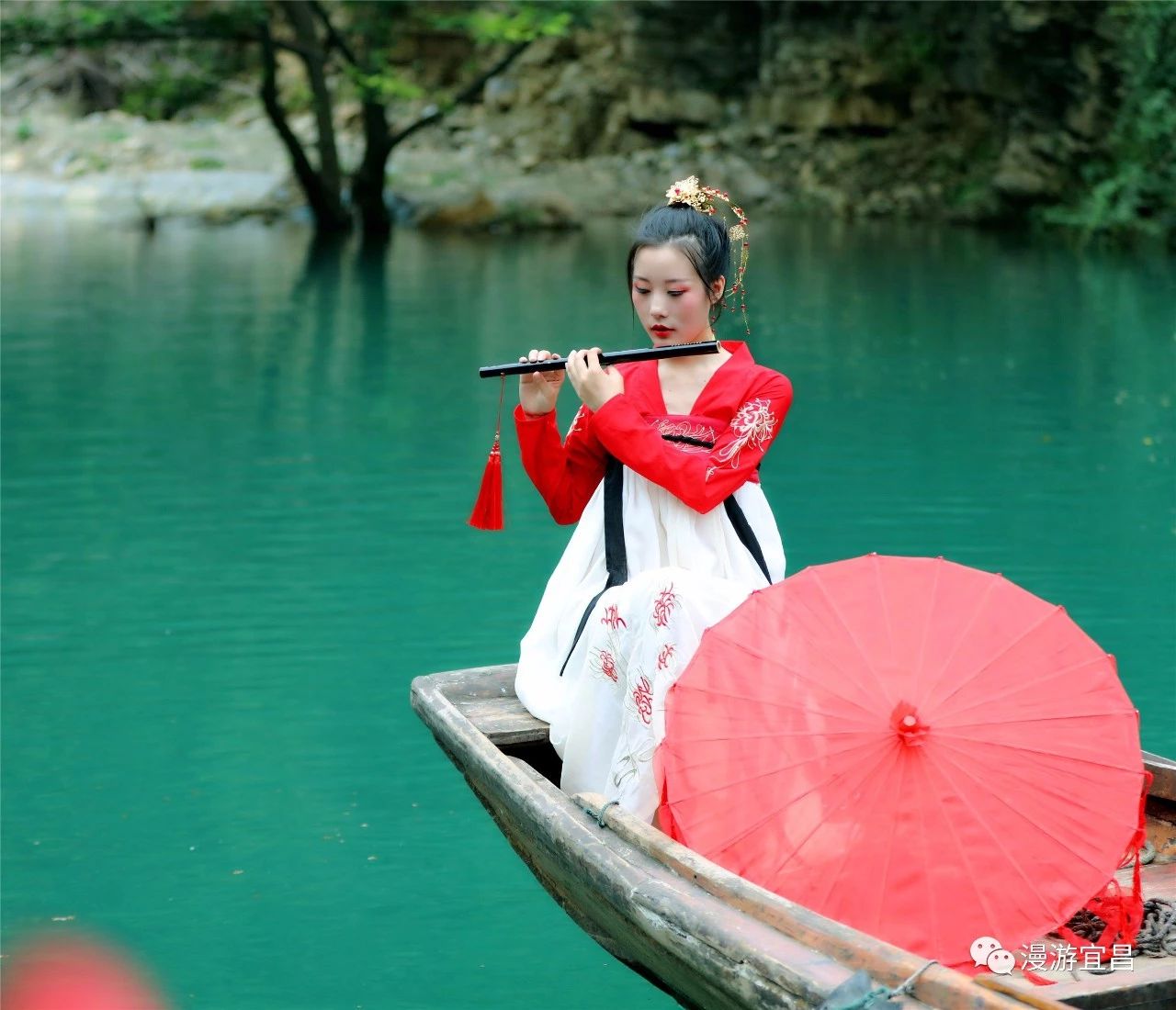 远安惊现江南水乡,有小桥流水,乌篷美女