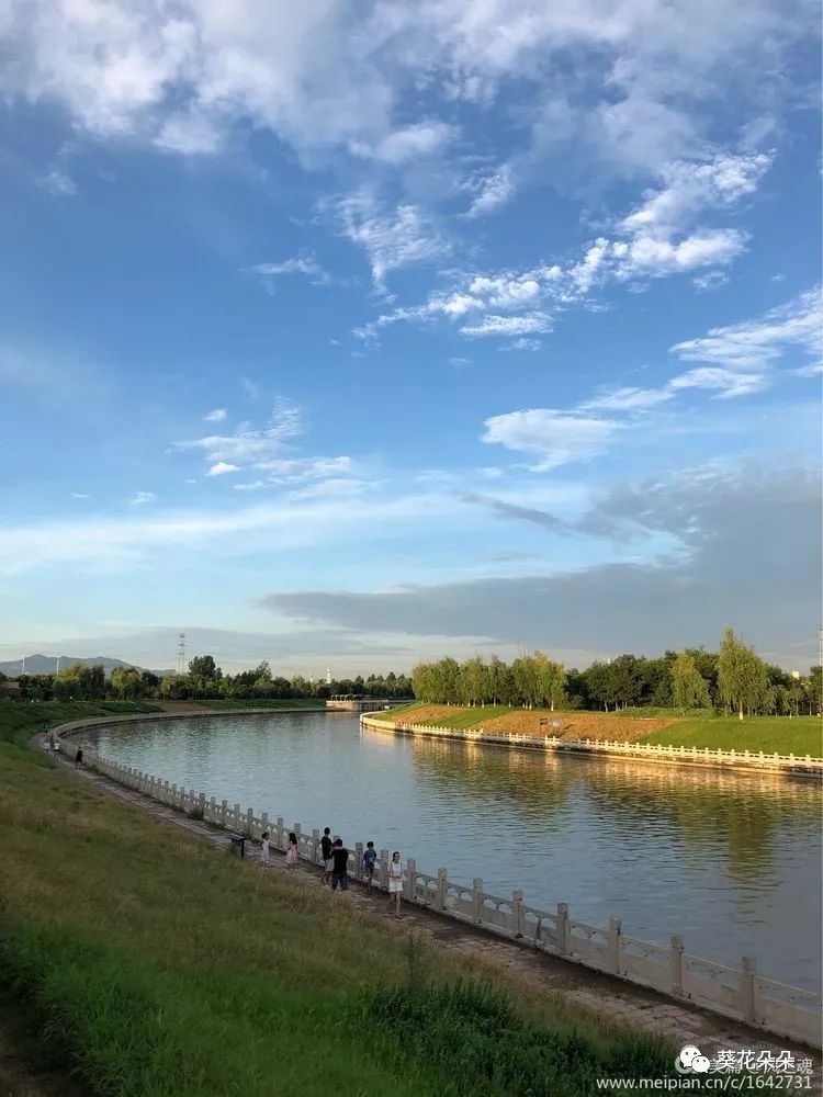 刷爆朋友圈的雨后美景!吸引了很多遵化市民!