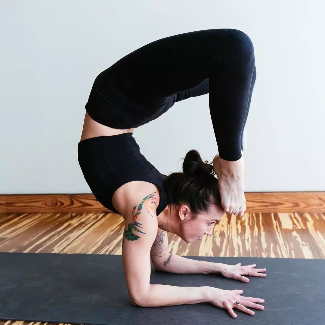 蝎子式也是大家经常练习的一个瑜伽动作