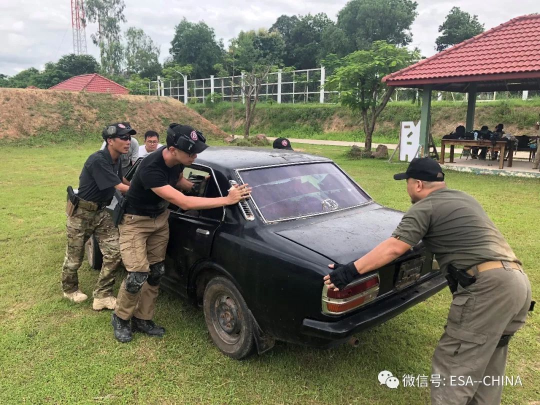 全部是西方特种部队服役15年以上经验丰富的老兵,实战经验丰富没耐心