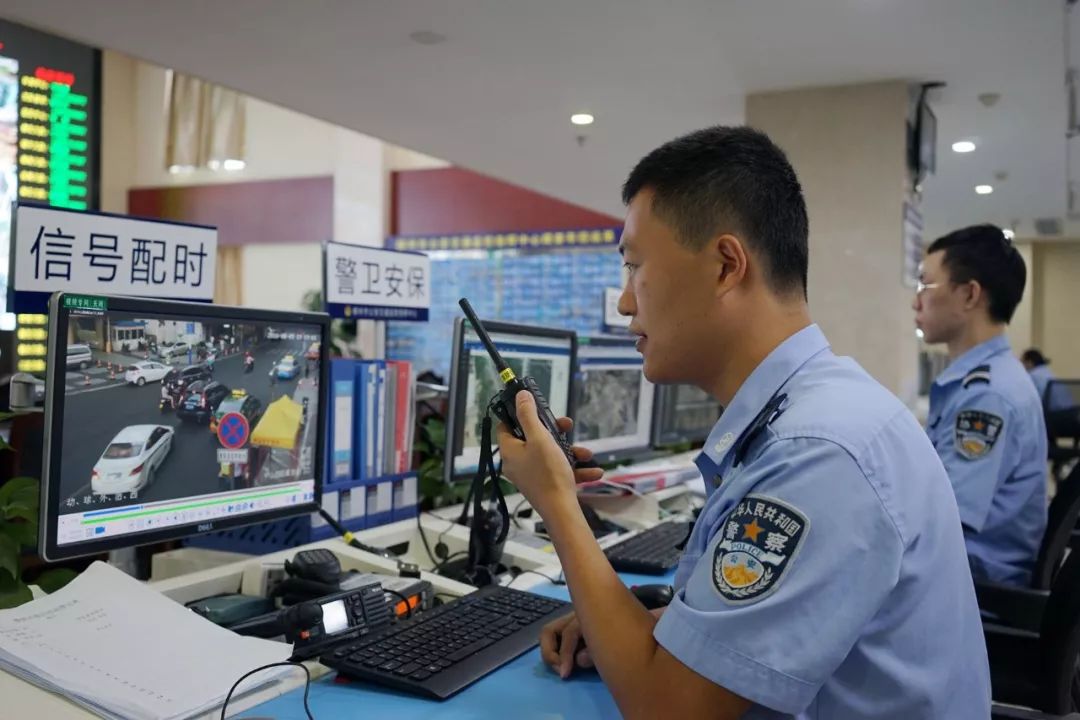 市民電波中舉報小轎車遮擋車牌 