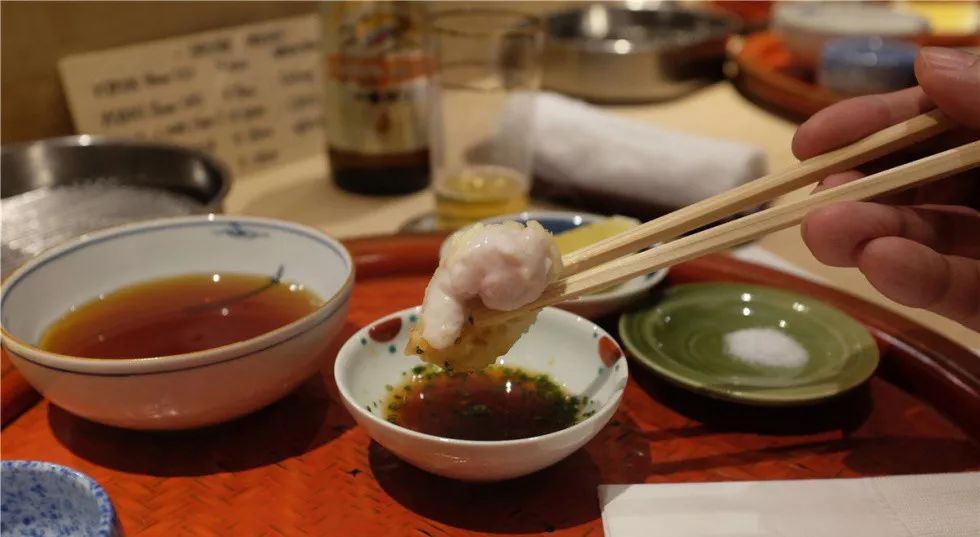 海鼠子在日本料理中屬於高檔食材,一般作為酒餚,有特殊的鹹鮮味.