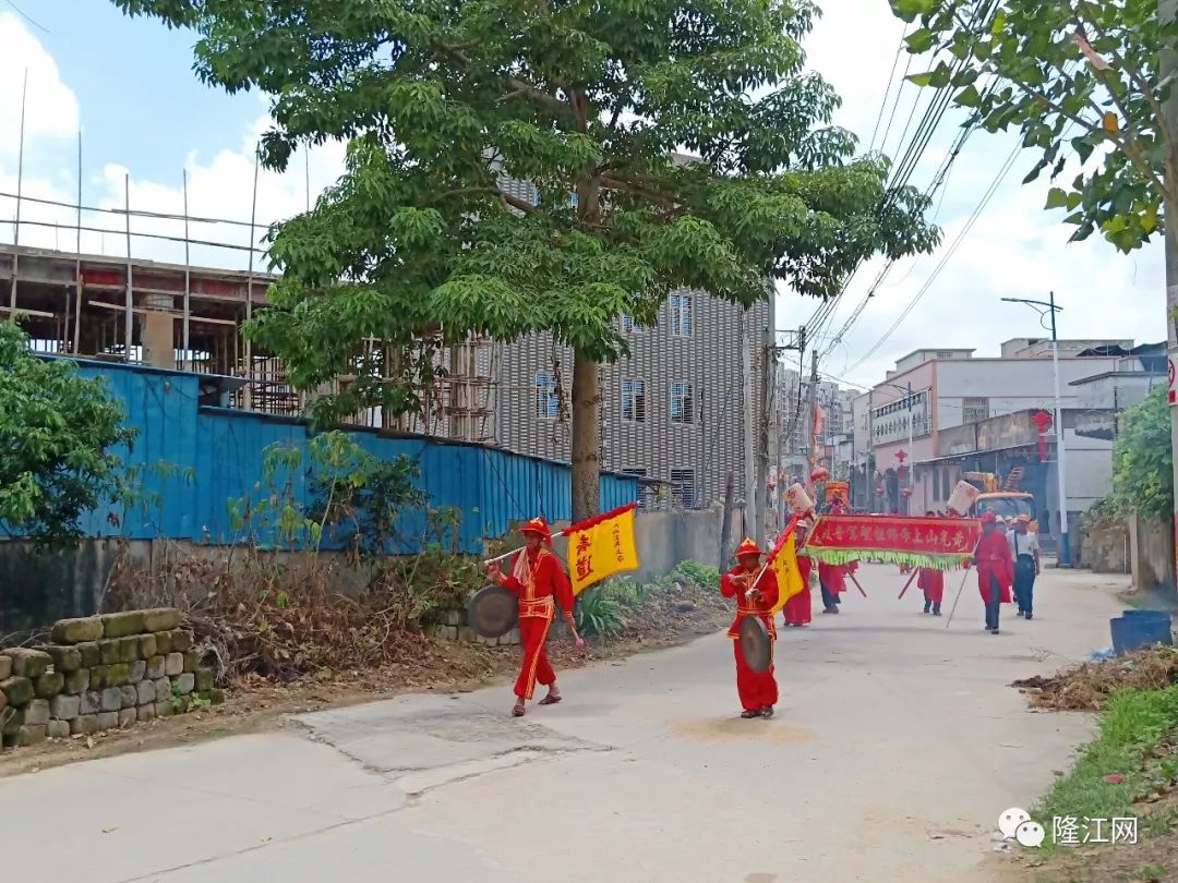 黄光山佛祖今天巡安象湖村场面非常热闹佛祖保佑大家身体健康