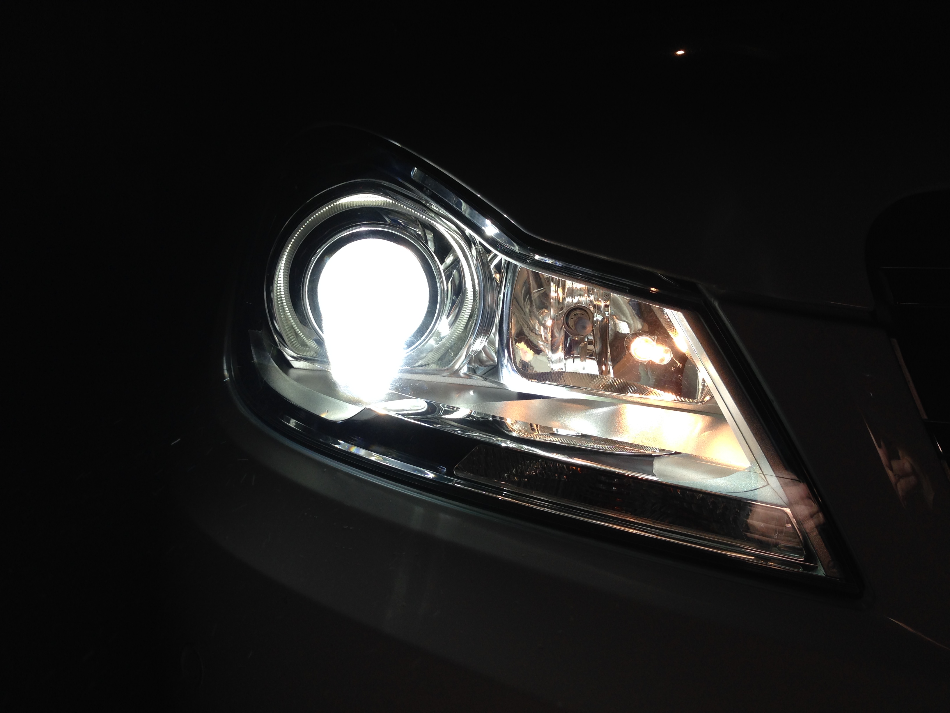 奔驰c180升级大灯总成升级氙气大灯透镜车灯升级改装成都欧特