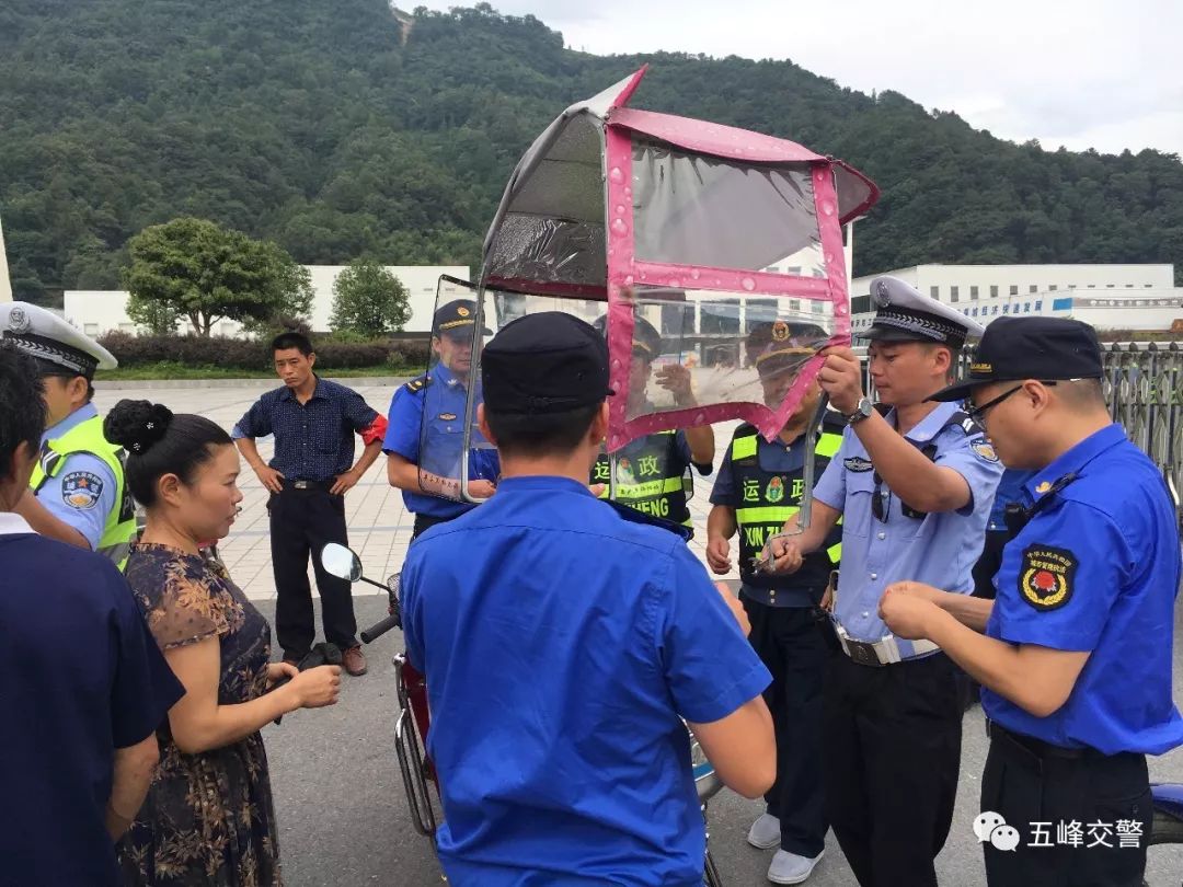 五峰摩托車專項整治行動正式拉開序幕這次警察蜀黍親自送上不被罰教程