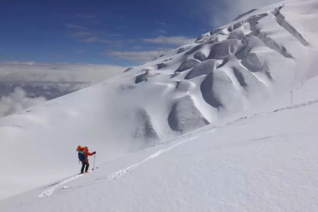 成都领攀慕士塔格登山滑雪队成功登顶海拔7509米顶峰