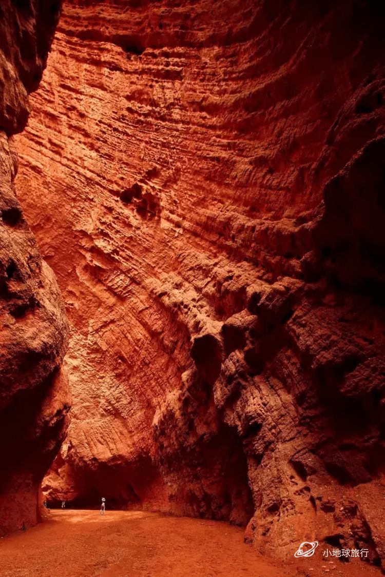 红色沉积岩图片