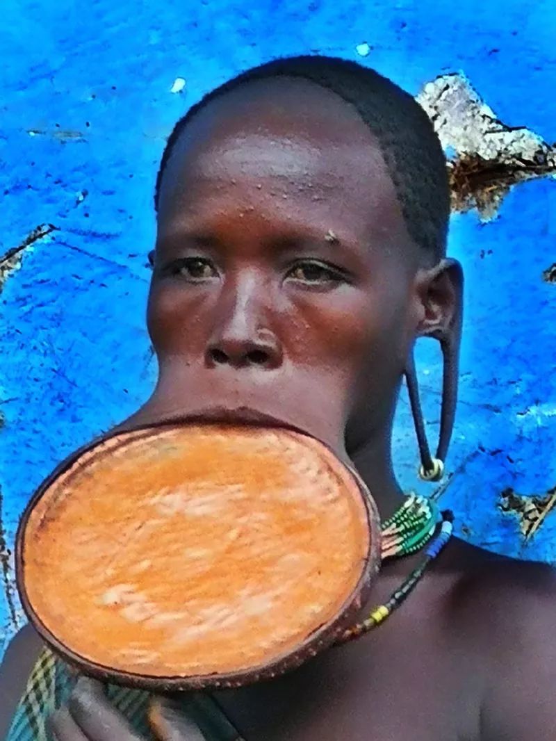 在埃塞俄比亚的丛林遇见大唇盘族女人孙红潮说说那场神秘原始之约