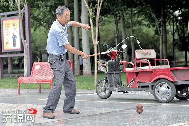 健身操,太极,陀螺…一起享受健身的快乐吧!