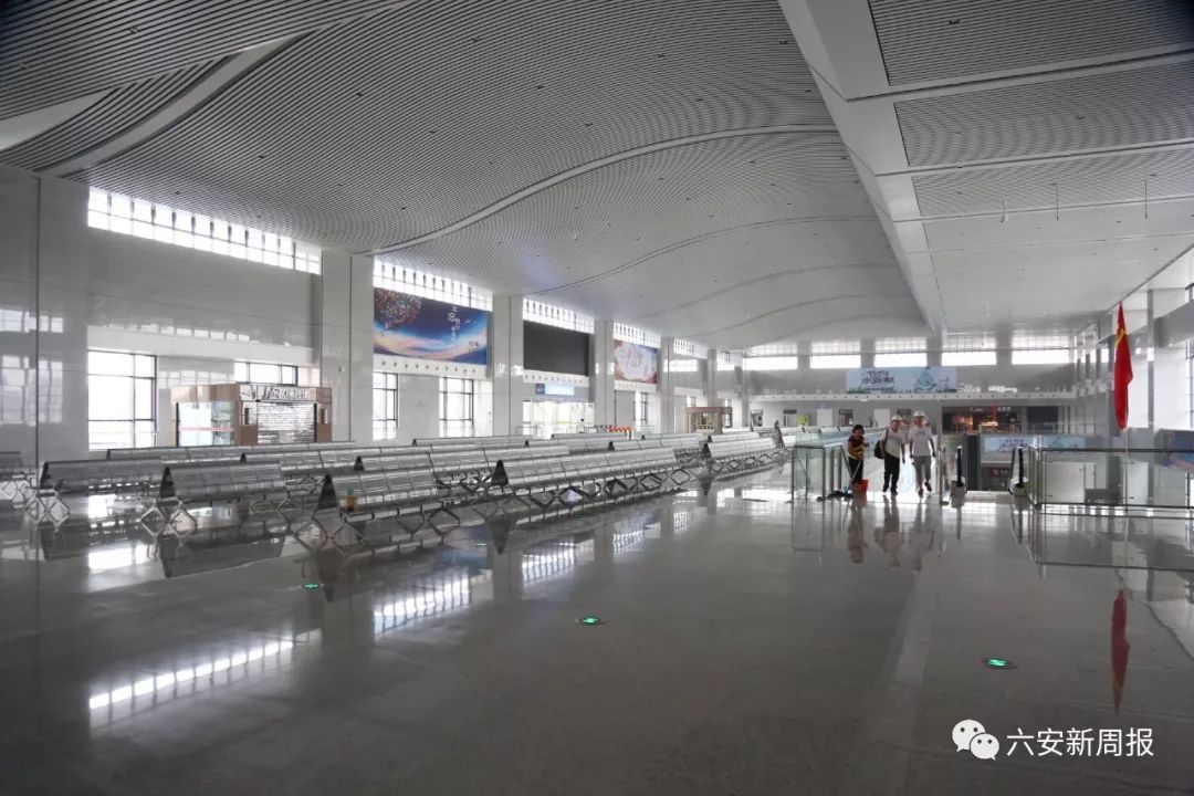 视频8月16日全新的六安火车站来了真的很高大上