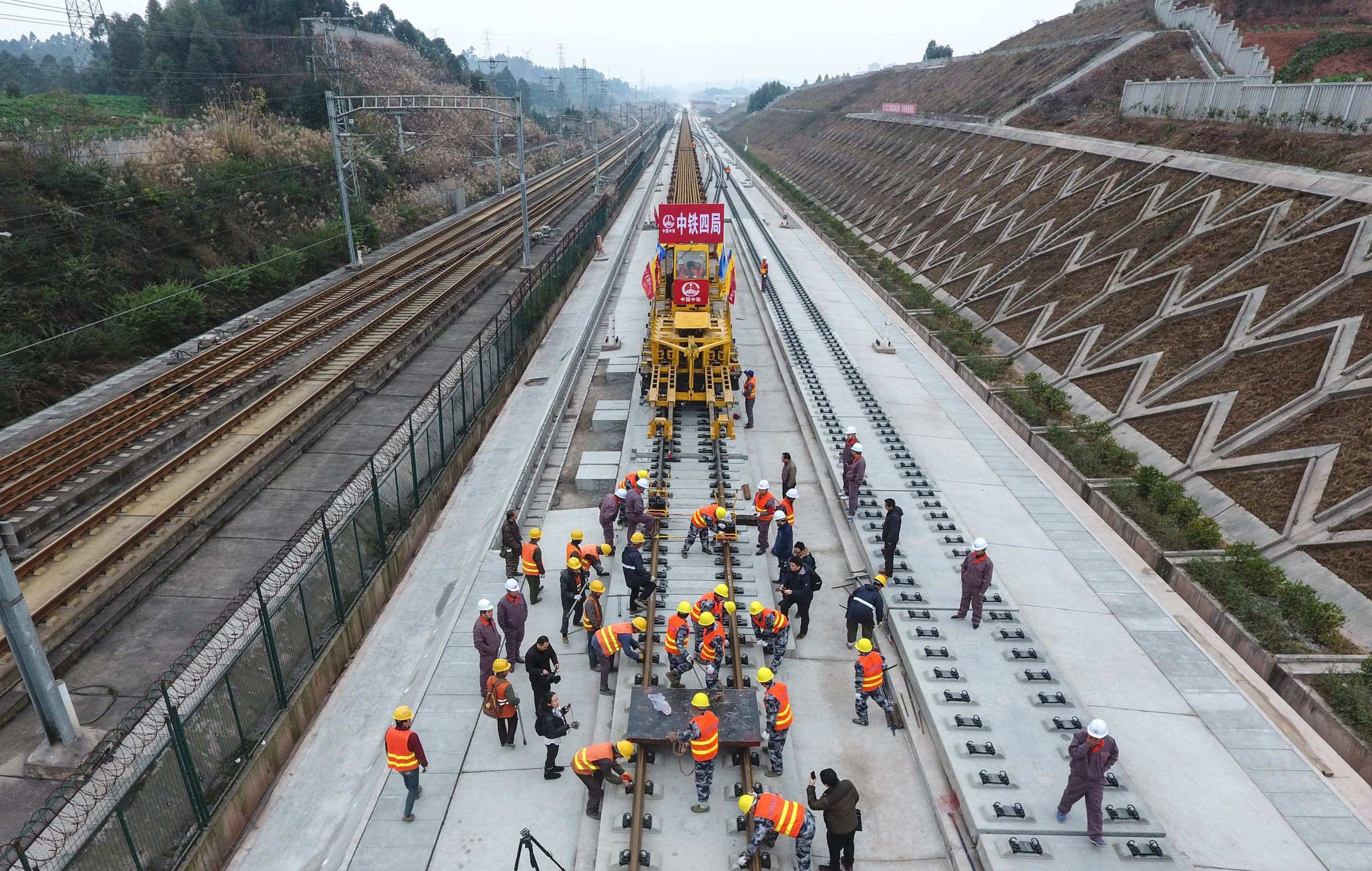 中国修建全球首条山区高铁,长632公里,投资780亿,预计明年完工