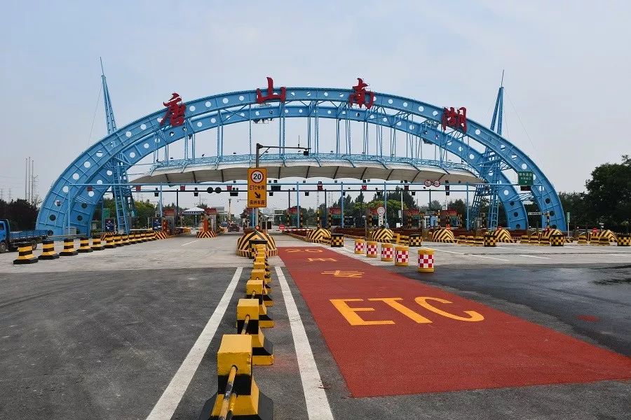 唐廊高速公路是连接天津与廊坊,唐山的东西向快速通道,是服务环渤海