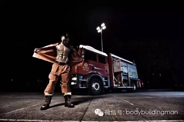 法国消防员肌肉图片