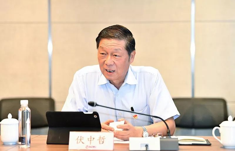 伏中哲感谢新华社长期以来对宝钢的关心和支持,对中国宝武发展的关注