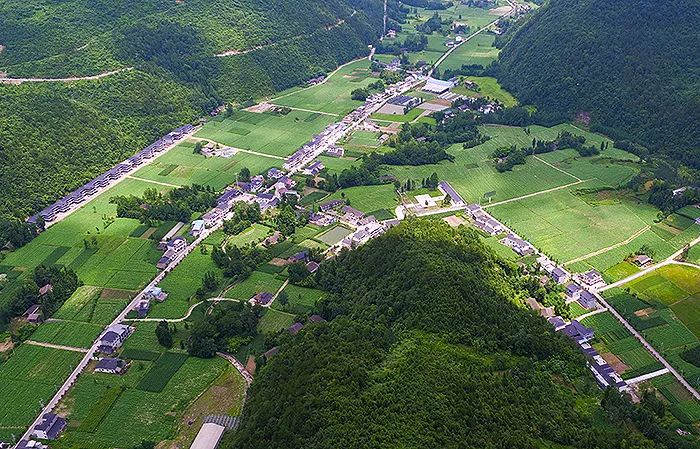 巴东县:野三关镇鹤峰县:走马镇恩施市:龙凤镇经济发达镇改革范围根据