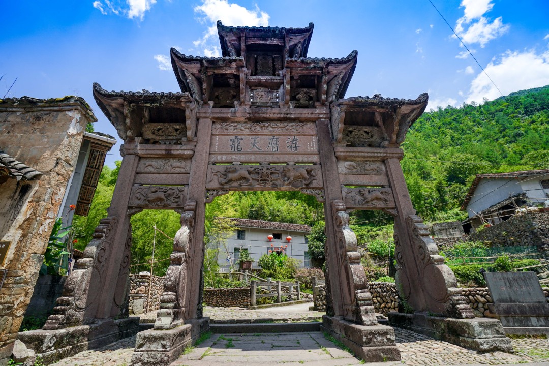 觉得汤显祖以剧作家闻名,可也算得上一位旅行家了,因为他也到过独山村