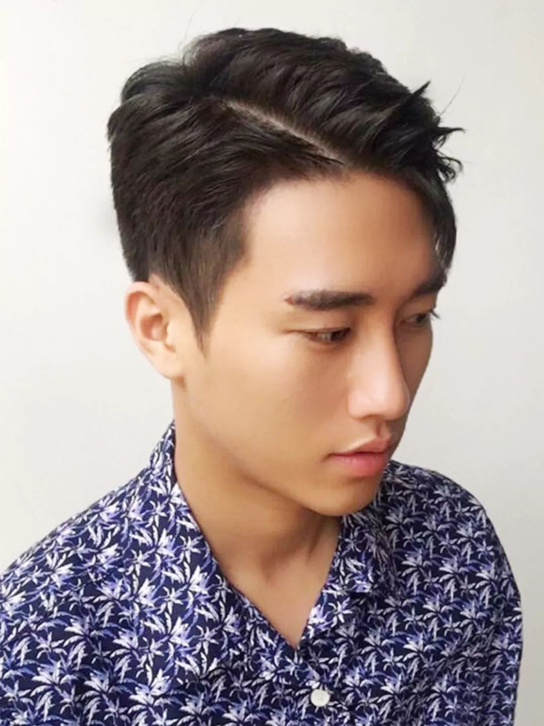 韩式侧分发型男生图片
