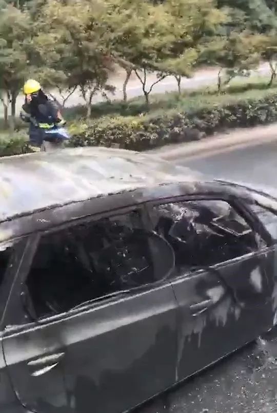 镇江观音山隧道车祸图片