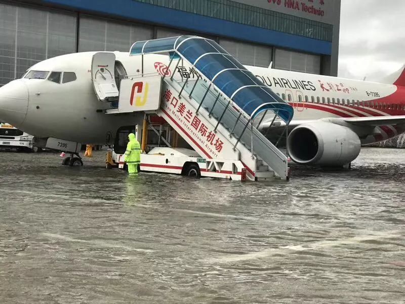 海口美蘭國際機場積水情況嚴重停機坪淪為一片汪洋……美蘭機場相關