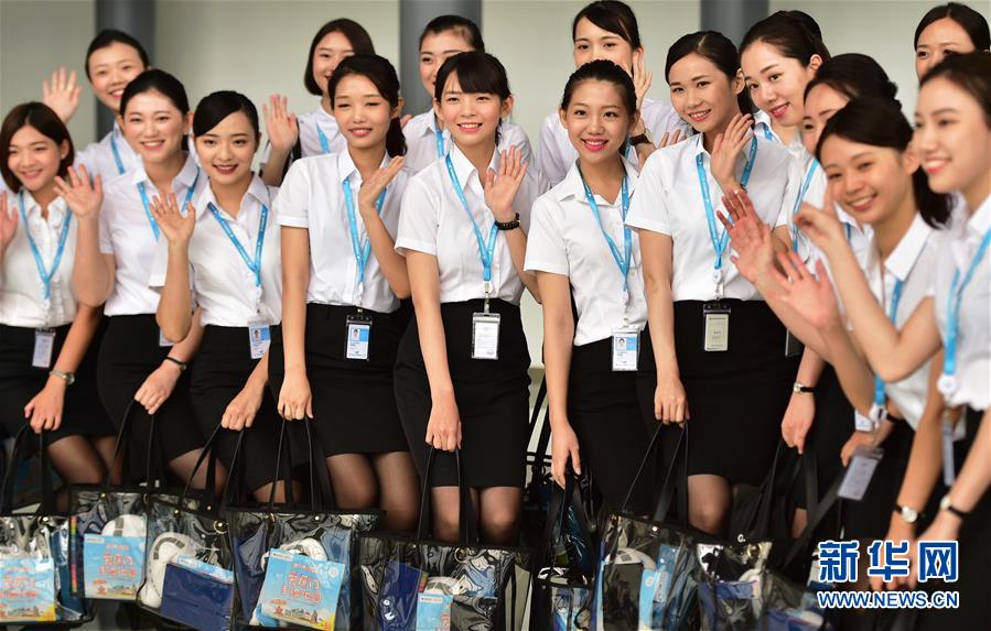 8月16日,新入职厦门航空有限公司的台湾籍空中乘务员合影