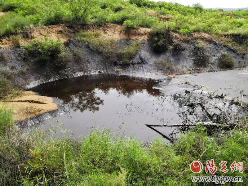 榆林一煤矿多处污水流入沙漠村民担心污染地下水