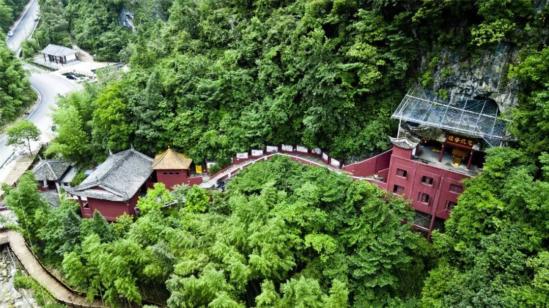 竹海之门—竹风湖—寿海—蝴蝶谷—彭家店子—天生桥—观音洞—文家坝