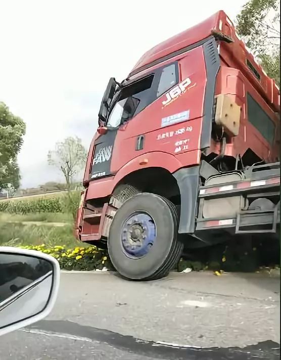 赤峰敖汉车祸原因图片