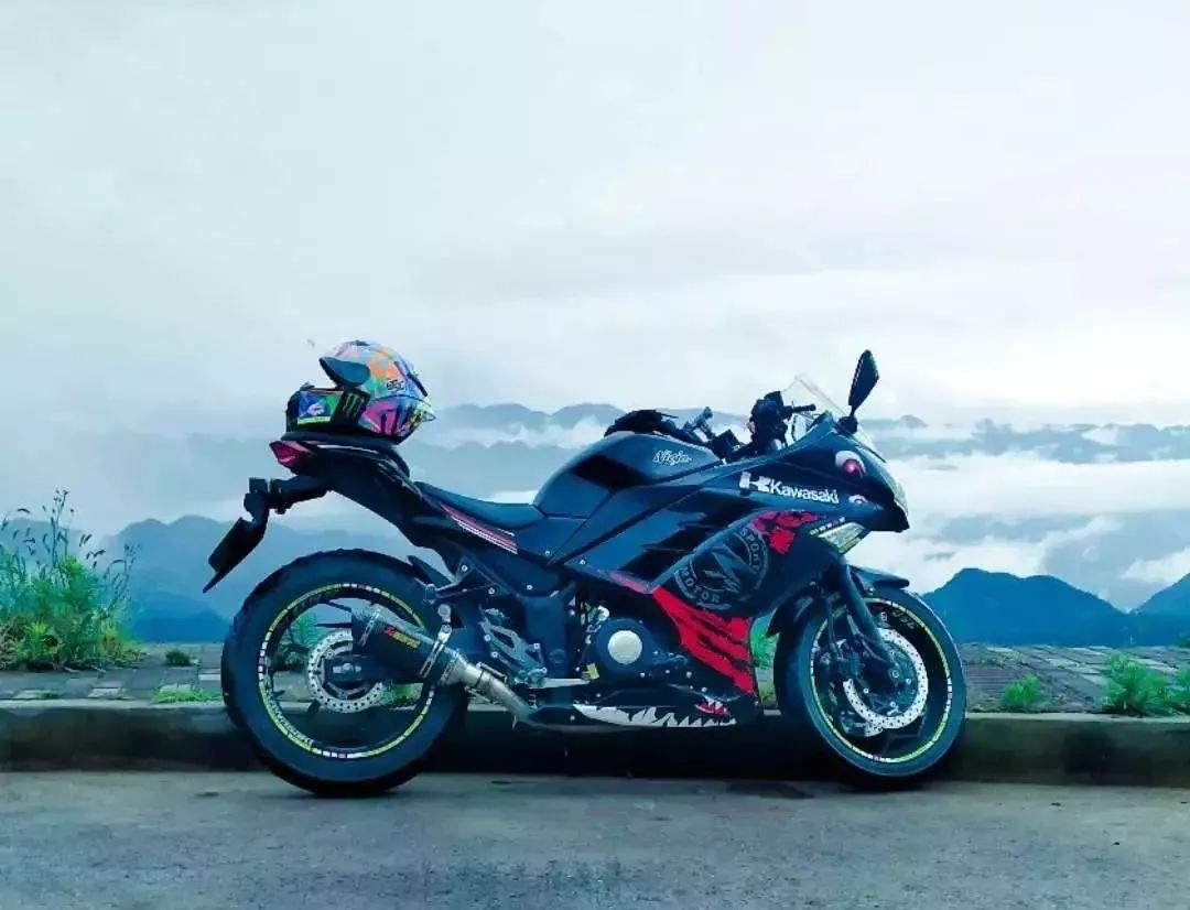 车友风采最喜欢的就是骑着摩托车看世界
