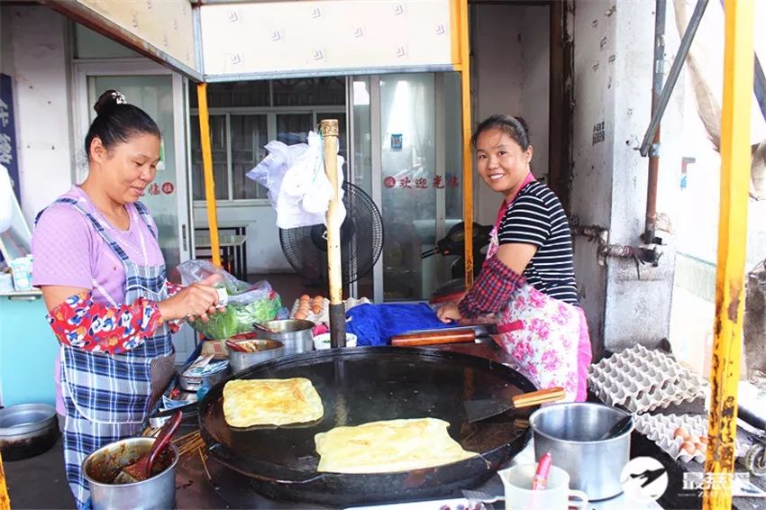 鸡蛋灌饼阿姨图片