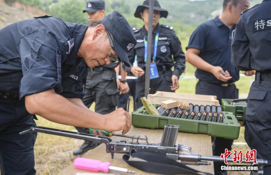 濟南特警高溫訓練曬絕活