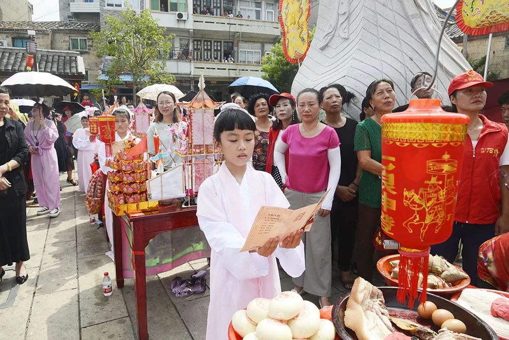 非遗曙光圣地祈福纳祥温岭石塘集体欢度小人节