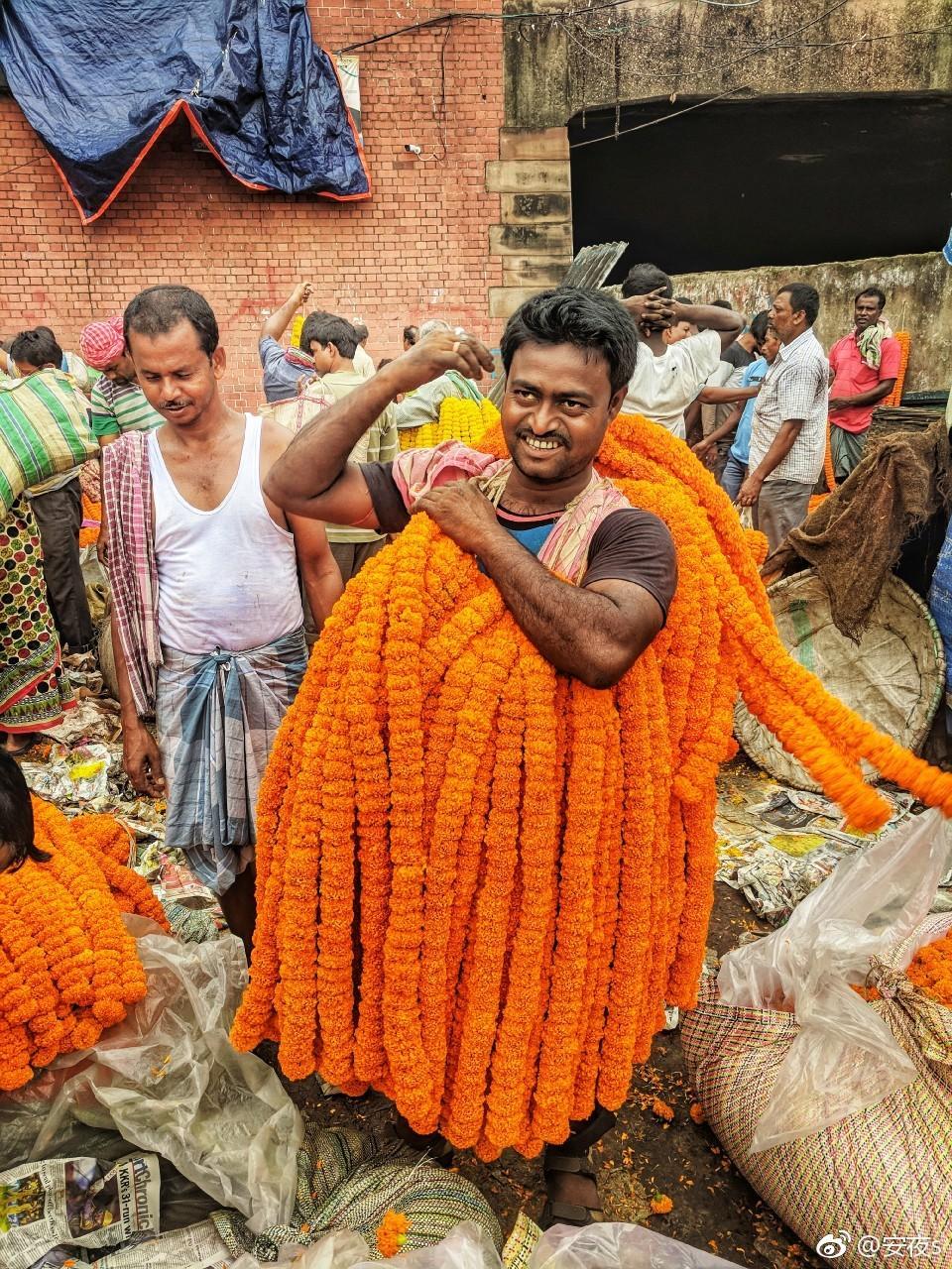 颠覆想象的加尔各答巨大鲜花市场印度人卖花与浪漫无关