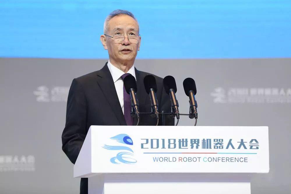 国务院副总理刘鹤出席2018世界机器人大会开幕式，参观优必选展台