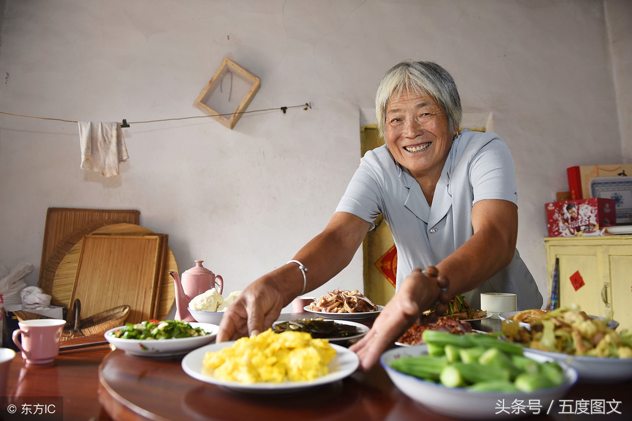 农村老妈做饭图片