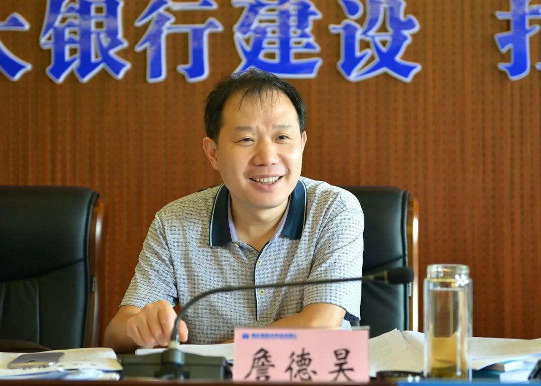 襄阳市政府詹德昊副市长莅临襄阳农商行调研