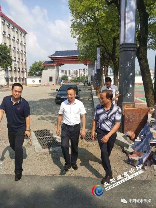 李向阳市长莅临耒阳市一中视察省运会相关在建工程项目建设情况