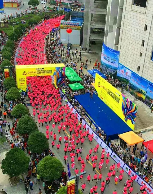 2018秘境巴东高山森林国际半程马拉松赛18日开跑