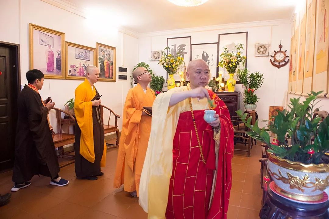 菩提甘露坊按住圖片左右滑動楞嚴壇(泰佛殿)地藏壇(地藏殿)燻壇是水陸