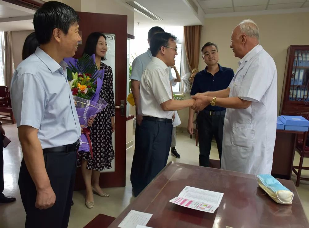 医师节|山西中医药大学党委书记段志光来院慰问医务工作者_贾六金