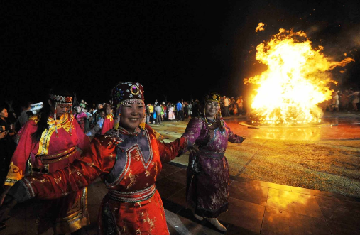 大兴安岭的特色民俗 鄂伦春族篝火节的由来