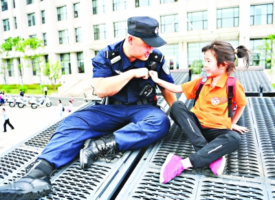 萌寶體驗警營生活過足