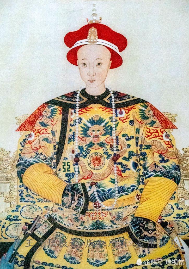 清朝12个皇帝标准像有的像豆芽菜3个皇帝绝后仔细看面相都带着呢