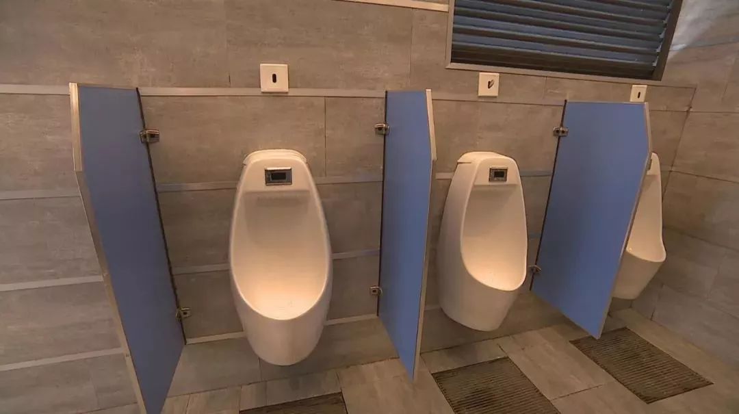 双流机场厕所图片