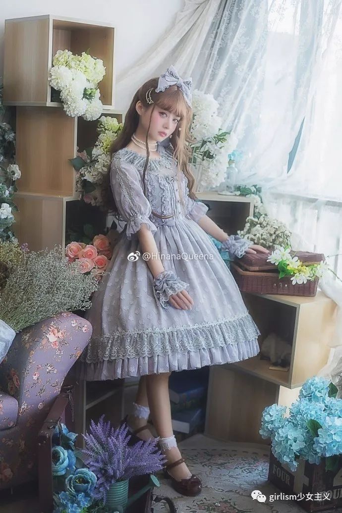 Lolita少女丰胸图片