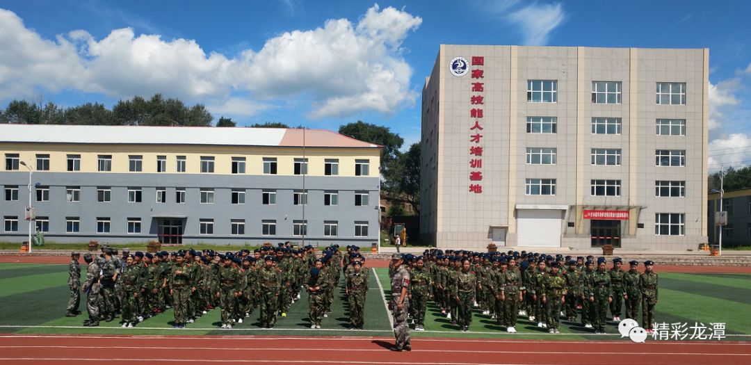 关注龙潭区乌拉街满族镇中学开展军训活动