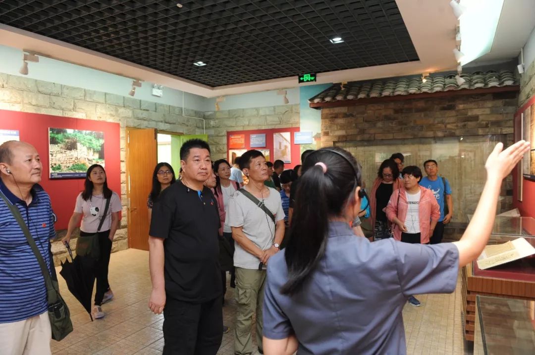 全体学员们冒雨参加现场教学蒋仁勇教授讲授的课堂教学