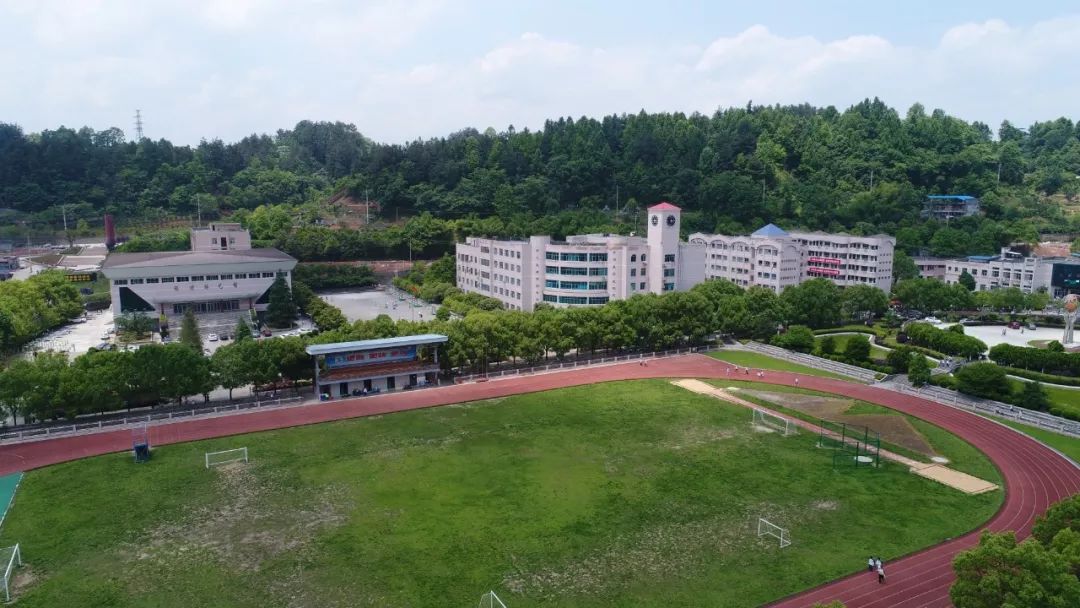 龙山县高级中学图片